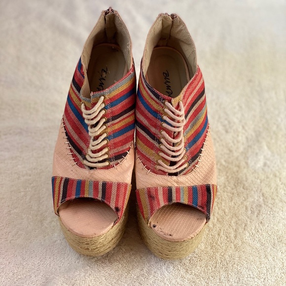 SOLDStunning peach striped high wedge heels sz 8.5 - Picture 2 of 11
